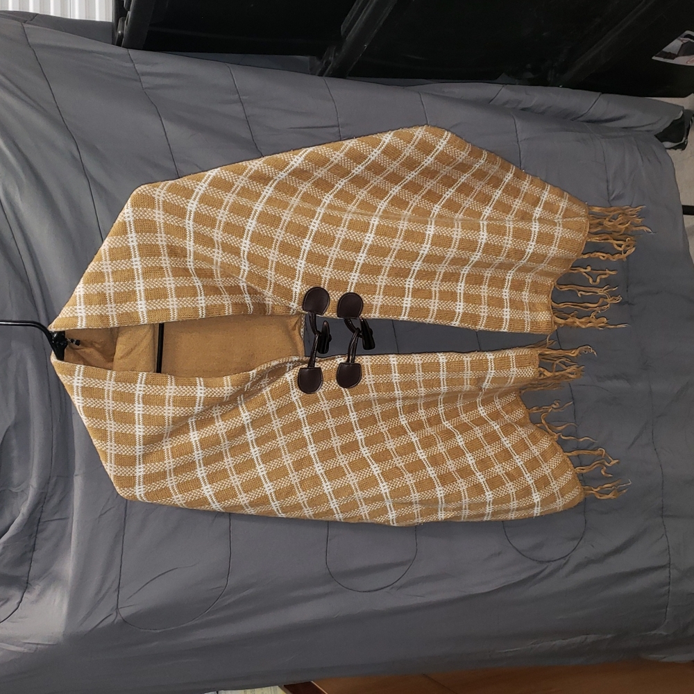 Oeillet sensible elegance M 2 button shawl